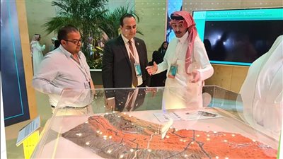 رئيس هيئة الرعاية الصحية يتفقد معرض مبادرة السعودية الخضراء 