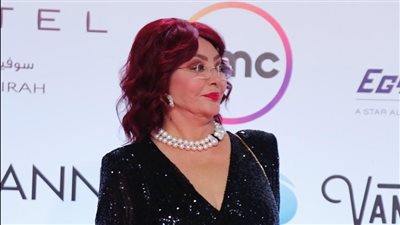 بالإسود.. نبيلة عبيد تتألق في مهرجان القاهرة السينمائي 