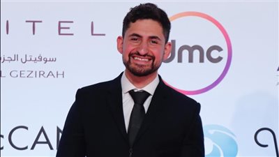 أمير المصري يتألق على ريد كاربت مهرجان القاهرة السينمائي 