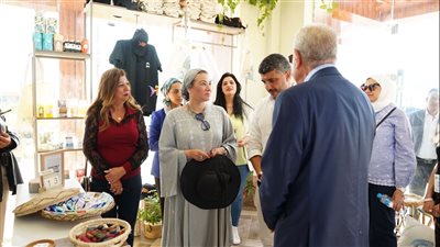 وزيرة البيئة ومحافظ جنوب سيناء يفتتحان معرضا لمنتجات القائمة الخضراء