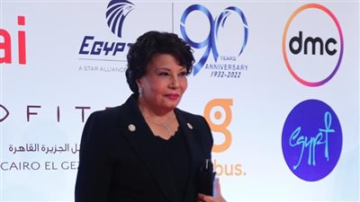 بشموخ وجمال.. فردوس عبد الحميد تتألق في مهرجان القاهرة السينمائي الدولي 