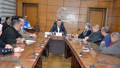 رفع 170 طن من نواتج التطهير الترع وتشويناتها بنطاق مراكز ومدن الدقهلية