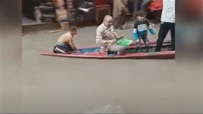 محافظ الإسكندرية يكشف حقيقة استخدام أهالي المحافظة مراكب بسبب الأمطار (فيديو)