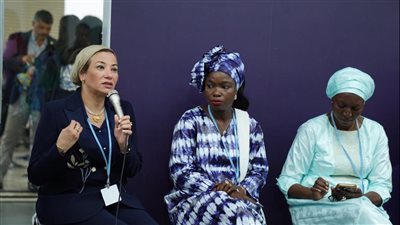 وزيرة البيئة تشارك في جلسة 