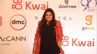 خاص..إنجي وجدان: حسين فهمي لم يفعل شئ غريب في موضوع الدريس كود..وهذا رأيي بمهرجان القاهرة السينمائي 