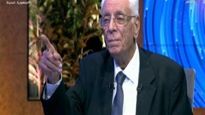 حسام موافى يحذر: مفيش حاجة اسمها علاج بالأعشاب.. فيديو