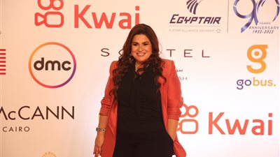 بالأحمر.. إنجي وجدان تخطف الأنظار في ثاني يوم من مهرجان القاهرة السينمائي الدولي