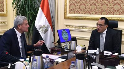 الحكومة ترد.. كم يبلغ التموين الطبي من الأدوية والمستحضرات الطبية؟