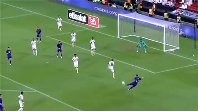 شاهد بالفيديو.. دي ماريا يسجل هدفًا عالميًا على الطائر في شباك الإمارات