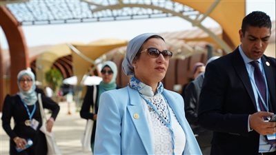 وزيرة البيئة تتفقد المنطقة الخضراء بيوم الحلول خلال cop27 