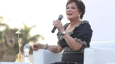 وصية يوسف شاهين ونصيحة سمير سيف  نقلة في حياة لبلبة.. تفاصيل