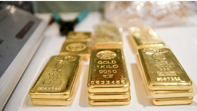 تراجع الذهب 1% مع ارتفاع الدولار