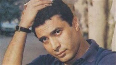 توفي والده عقب ولادته وأصيب بالعمى في آخر أيامه.. ما لا تعرفه عن الراحل أحمد زكي