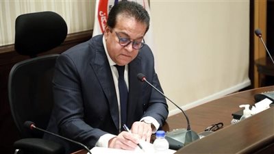 وزير الصحة يبحث مع ممثلي جامعة 