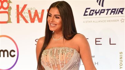 بإطلالة جذابة هاجر الشرنوبي في اليوم الخامس بمهرجان القاهرة السينمائي الدولي 