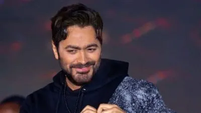 تامر حسني ينشر صورًا له من حفل الأكاديمية البحرية