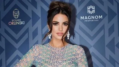 من داخل سيارتها.. درة تغازل متابعيها في أحدث ظهور لها