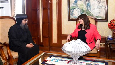 وزيرة الهجرة تستقبل نيافة الأنبا بولس أسقف أوتاوا ومونتريال وشرق كندا