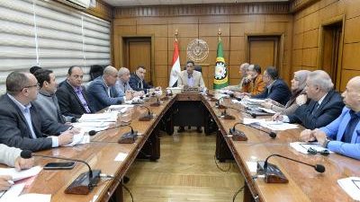 محافظ الدقهلية يناقش طلبات إقامة مشروعات على الأراضي الزراعية (صور)