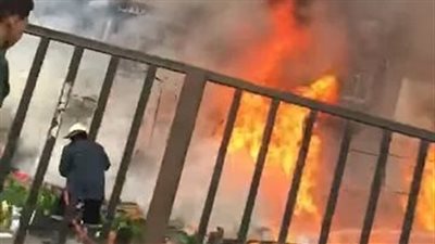 السيطرة على حريق التهم مخزن خردة أسفل محور صفط اللبن 