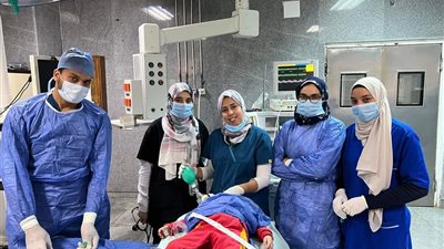 إنقاذ حياة طفل يعاني من صعوبة في التنفس بمستشفى بنها الجامعي (صور)
