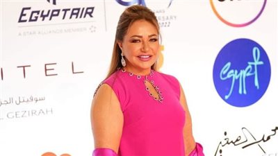 بالبينك.. ليلي علوي تخطف الأنظار في حفل ختام مهرجان القاهرة السينمائي ( فيديو)