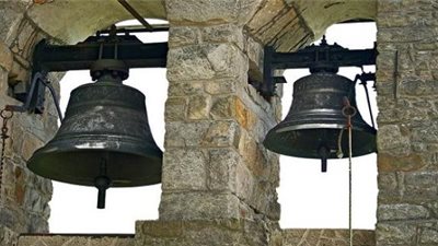 كاهن: أجراس الكنائس تبث الأمل والبهجة للمسيحيين