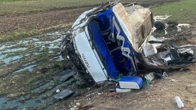 مصرع سائق وإصابة آخر في سقوط سيارتين من على الطريق الحر بطوخ (صور)