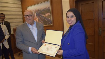 محافظ بورسعيد يستعرض نتائج مبادرة 