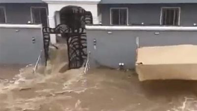 وفاة شخصين وشلل تام في المرافق.. تعرف على آثار سيول جدة اليوم (صور)