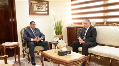 هشام آمنة يتابع مع محافظ الشرقية معدلات تنفيذ مشروعات حياة كريمة