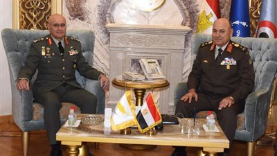 رئيس أركان حرب القوات المسلحة يلتقي قائد الحرس الوطني القبرصي