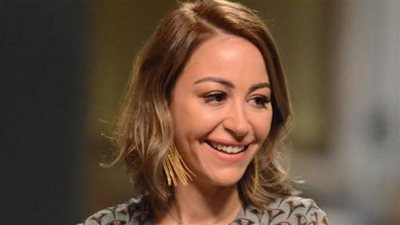 من بلد مسموح فيها بتعاطي المخدرات لمصر.. محطات إسقاط الفنانة منة شلبي