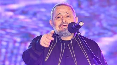 بعد احتفاله بنجاح أغنيته الجديدة 