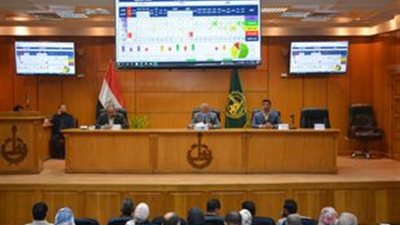 محافظ القليوبية يناقش مشروعات المبادرة الرئاسية حياة كريمة بشبين القناطر