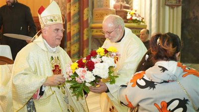 السفير البابوي بمصر يحتفل بعيد سيدة الأيقونة العجائبية بالإسكندرية