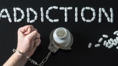 عمر عثمان: 15 ألف موظف طلب العلاج من الإدمان خوفا من تطبيق القانون