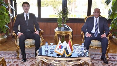  وزير الطيران يستقبل سفير كوريا الجنوبية لبحث التعاون بمجال النقل الجوي