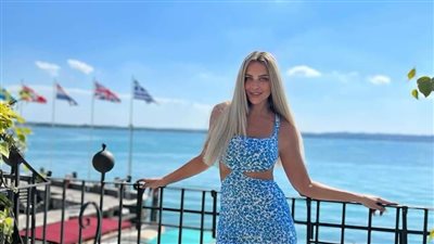 ريم مصطفى تقدم مسرحية 