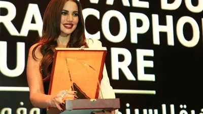 درة: سعيدة بتكريمي في مهرجان القاهرة للسينما الفرنكوفونية.. ولغتي الثانية الفرنسية 