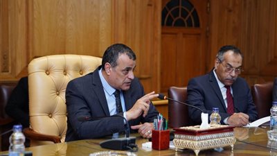 وزيرا الإنتاج الحربى والبيئة يناقشان موقف مشروع محطة تحويل المخلفات إلى طاقة كهربائية 