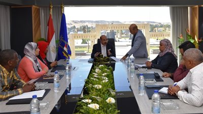  إحالة وقائع المخالفات الواردة بتقرير لجنة الأتوبيس الطائر بكوم أمبو إلى التحقيق