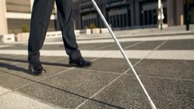 طبيب يكشف حقيقة إعادة البصر للمكفوفين من خلال شريحة بالمخ