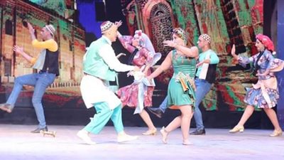 عادل عبده يشهد افتتاح برنامج فرقة رضا للفنون الشعبية على مسرح البالون  