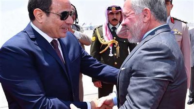 شاهد.. استقبال الرئيس السيسي لـ ملك الأردن بمطار القاهرة