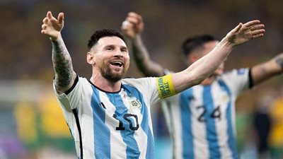 نجم البرتغال يشيد بميسي وزميله المتألق