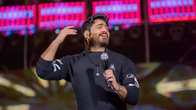 تامر حسني يطلب من جمهوره كتابة أسماء الأغاني المُفضلة لغنائها في حفلاته القادمة
