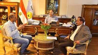 محافظ أسيوط: متابعة مشروعات مياه الشرب والصرف الصحي لتطوير الريف 