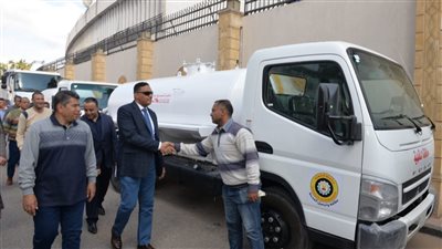 محافظ الدقهلية يشهد تسليم الدفعة الأولى من معدات النظافة وتحسين البيئة 