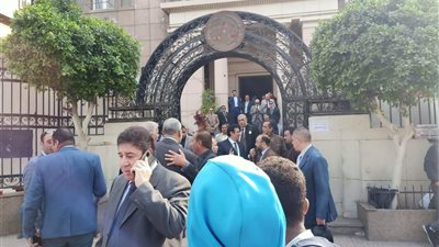 بدء توافد إلى النقابة للاعتراض على الفاتورة الإلكترونية.. صور